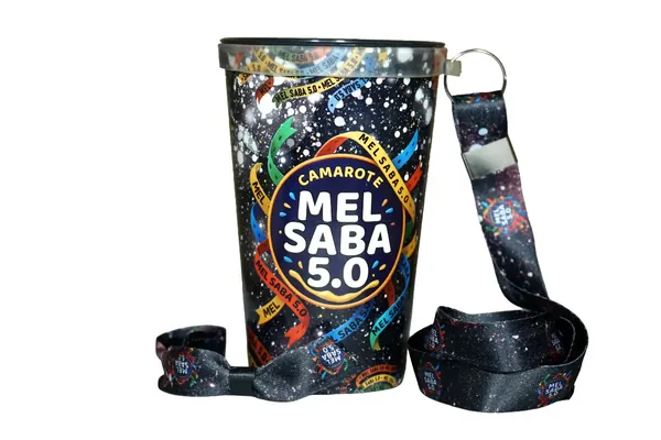 Copo Label do Camarote Mel Saba 5.0 com arte de ponta a ponta e cordão